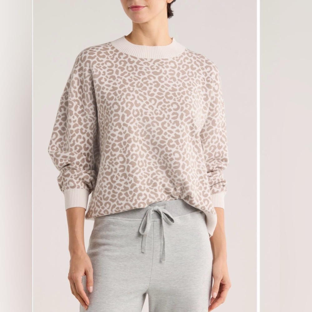 SPLENDID Women’s XS Moonstone Dark Almond Printed Sweater. NWT!